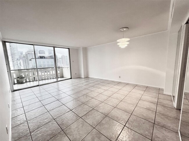 Building Photo - 2016 Main St Unit 1501