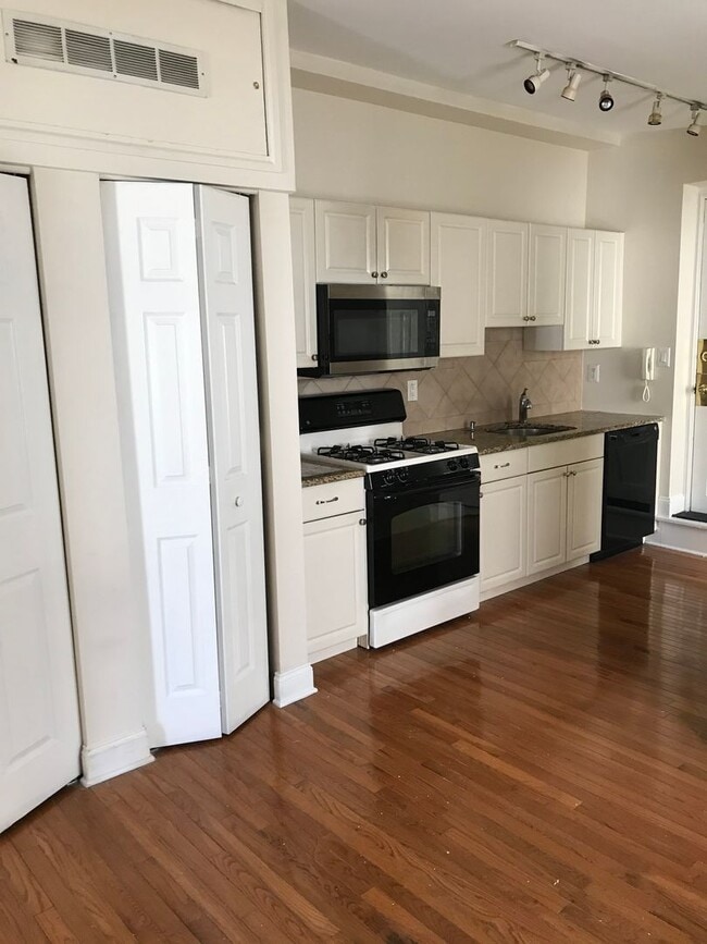 Photo - 629 Catharine St