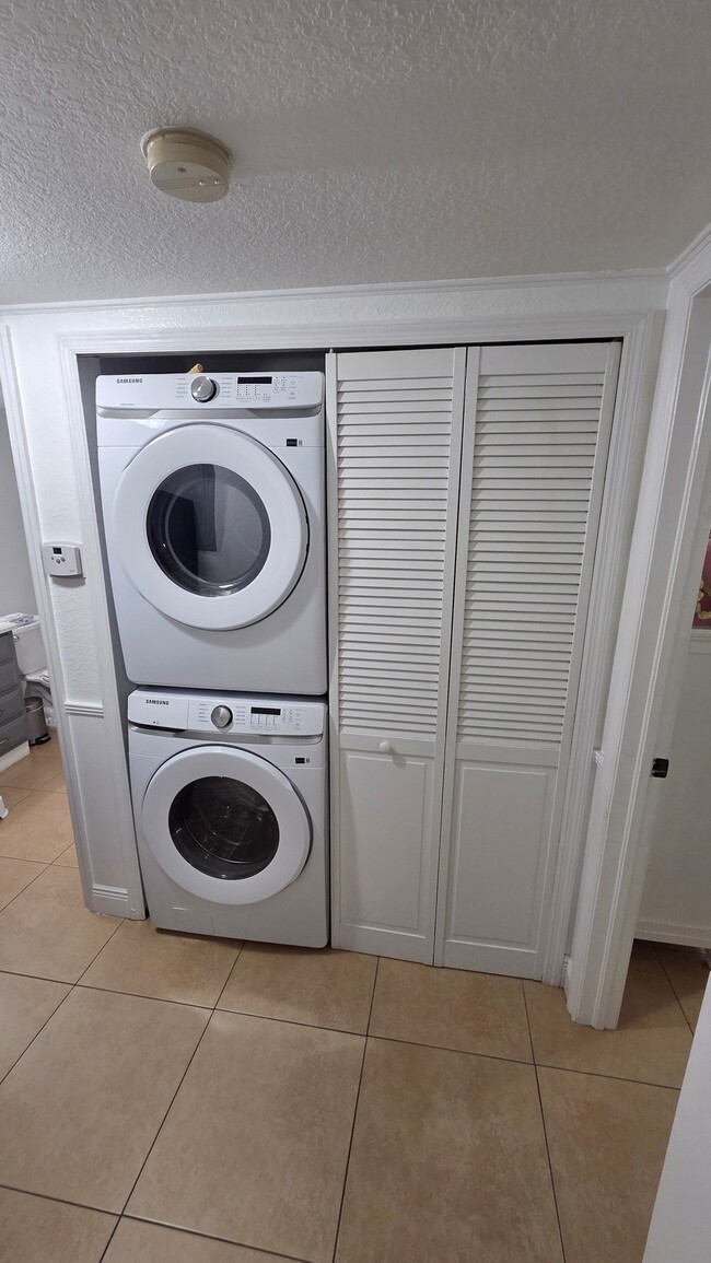 Photo - 21 E 3rd St Unidad 206