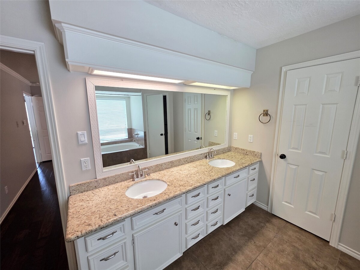 Photo - 16806 Sandypine Cir