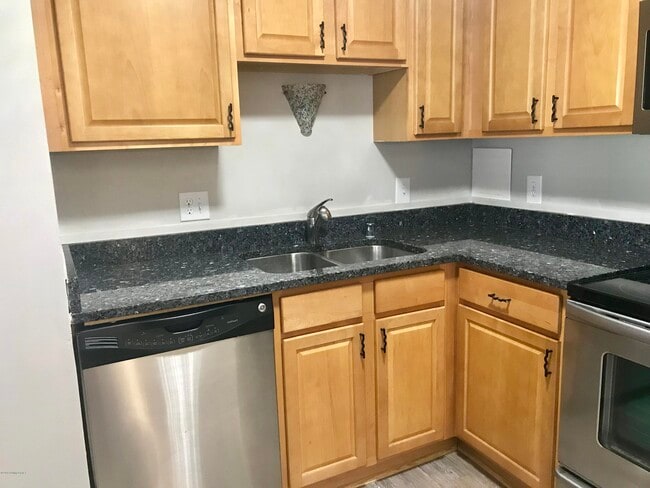 Photo - 7904 Grenoble Ln