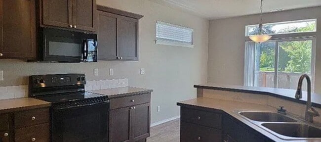 Photo - 544 SE Casting St