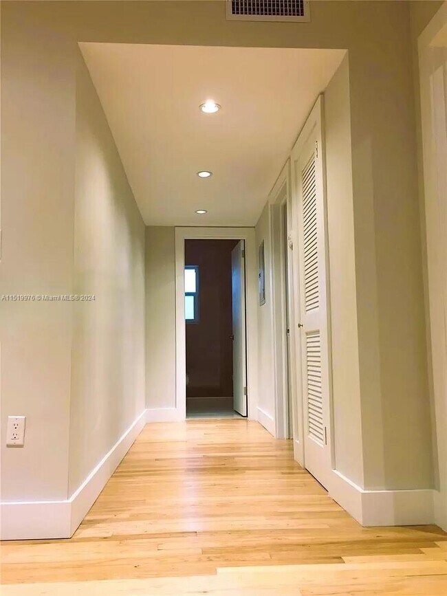 685 SW 19th Rd