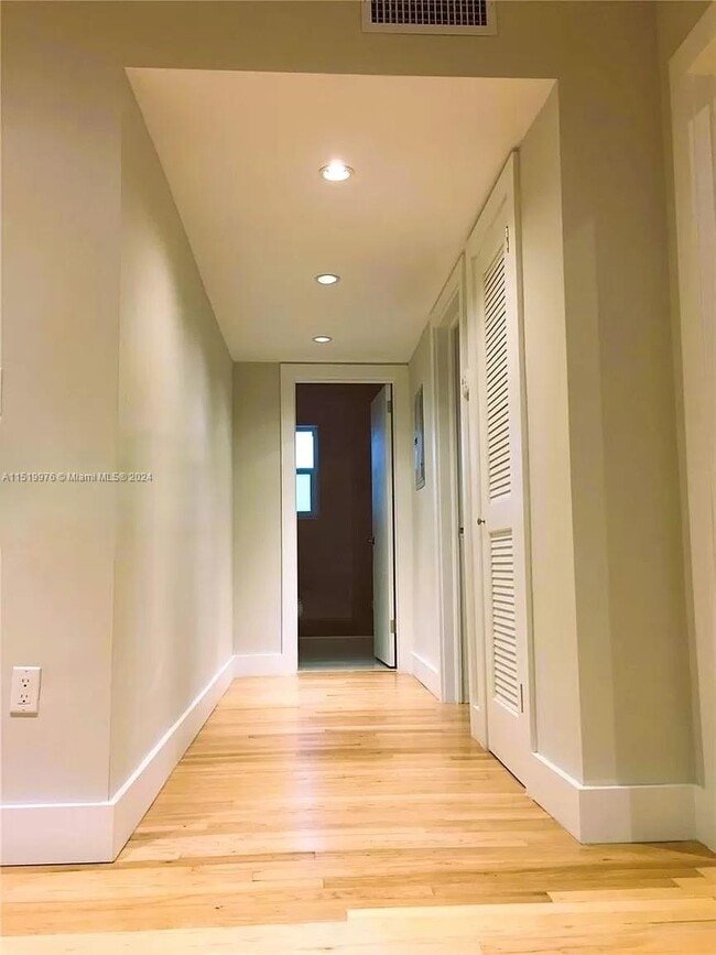 Photo - 685 SW 19th Rd