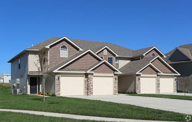 Building Photo - Timber Trails Townhome - Cupid’s Choice: $50 Monthly Savings + $500 Move-In Credit When You Sign ...