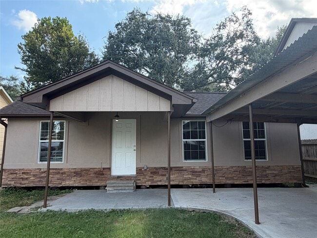 Building Photo - 1720 Roxella St