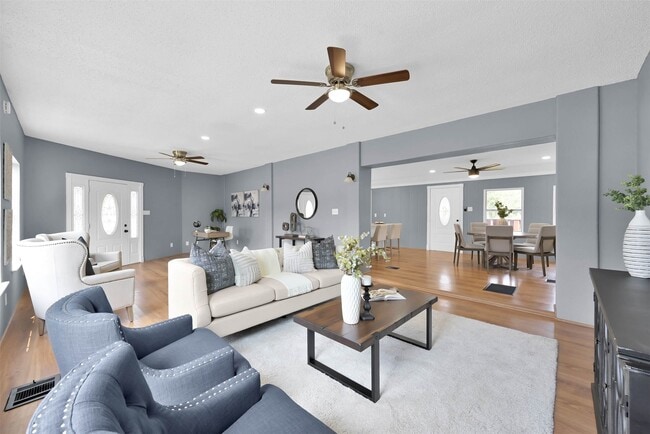 Photo - 11636 Old Oaks Ln