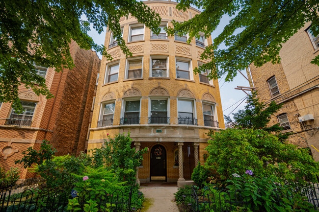 Building Photo - 7554 N Claremont Ave Unit 2