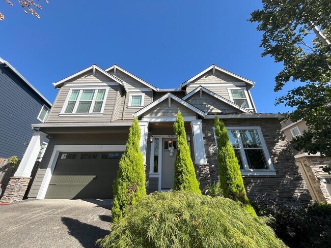 Building Photo - Expansive 4-Bedroom Home with Office, Ente...