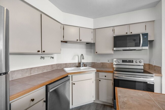 Photo - Spacious, Renovated Downtown Condo with Breathtaking Views of the City!