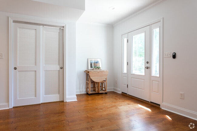 Ivymount - 1 Bedroom, 1 Bath - 1,000 - 1,070 Sq. Ft. - Ivymount Apartments