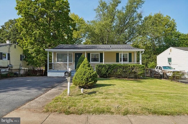 Building Photo - 229 Cabbel Dr