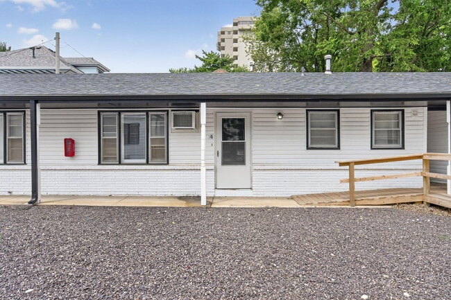 Photo - 1009 E Walnut St Unit 4
