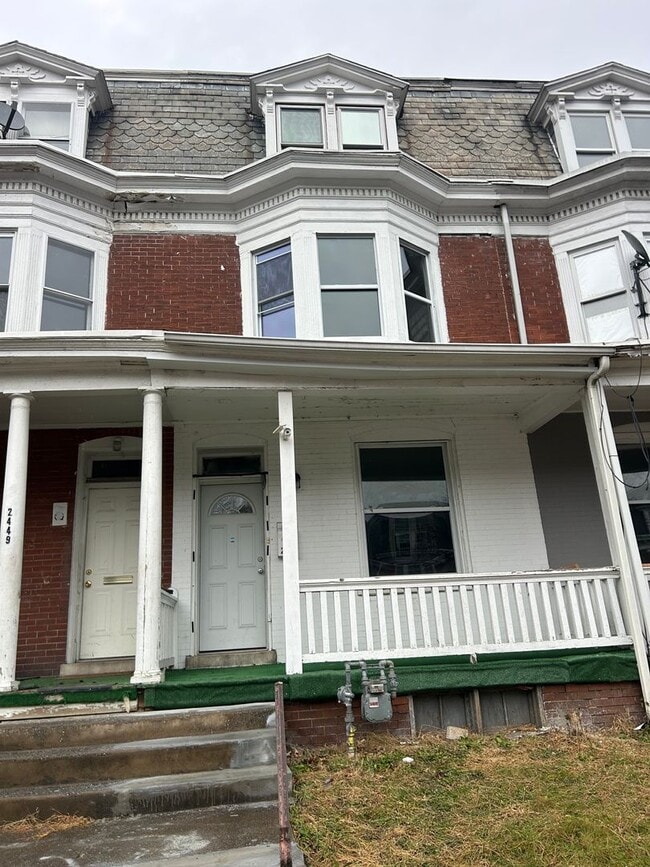Building Photo - 5 Bedroom in Uptown Hbg - Section 8 accepted.