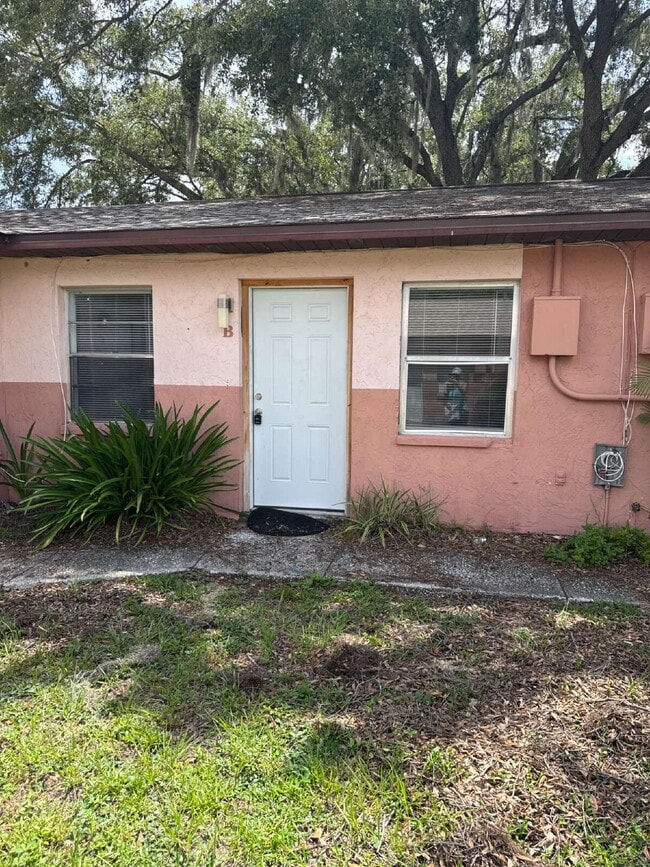 Building Photo - Newly Renovated 1 bedroom 1 bath Unit B Rental