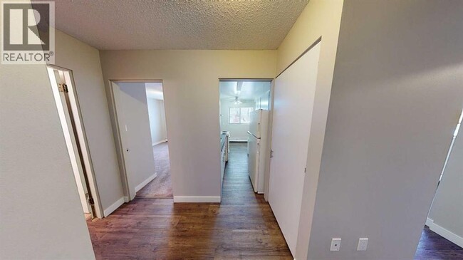 Photo - 9932-9105 105 Ave