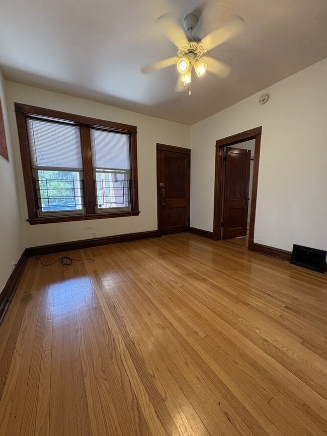 Photo - 2170 W Windsor Ave Unit 2