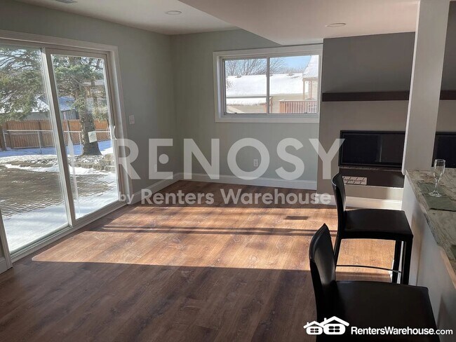 108 Country Ct NE