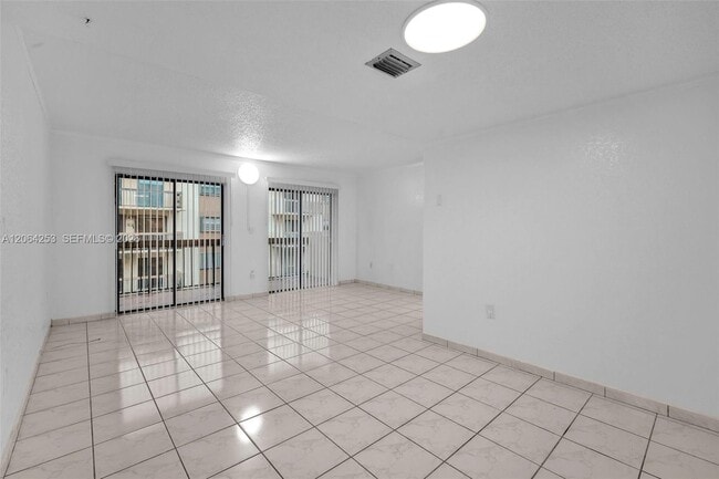 Photo - 5249 NW 7th St Unidad 416