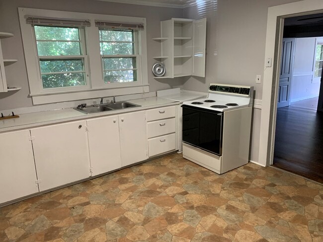 Cocina - 204 W College Ave Unidad 204-A