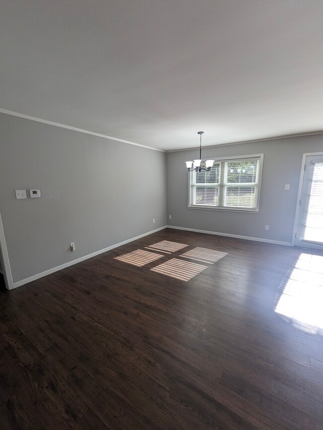 Photo - 305 Ferguson Rd