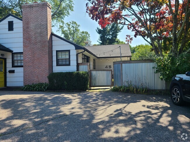 Building Photo - 45 Garfield Ave Rental