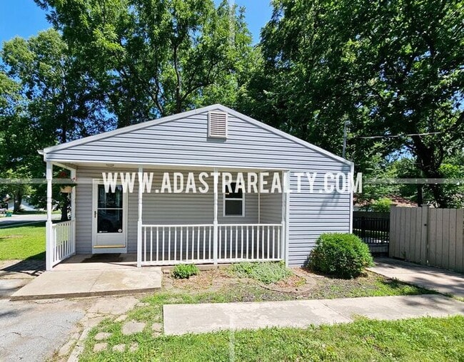 Photo - Spacious North Overland Park Bungalow-Available in FEBRUARY!!