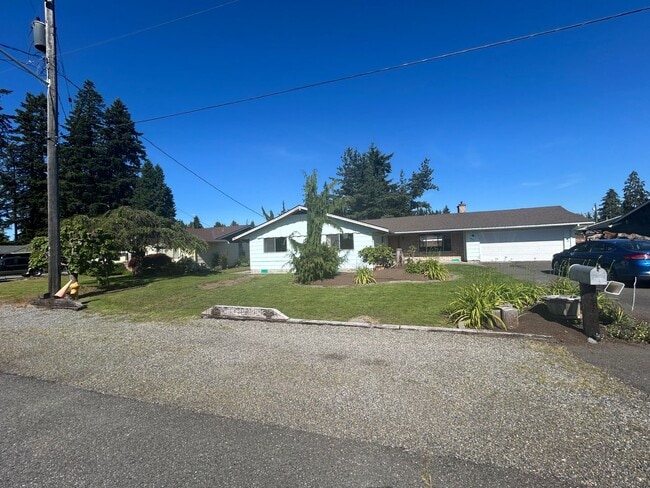 Photo - Spacious 3 bedroom, 2 bathroom with large ...