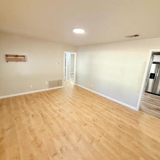 Photo - 4004 SE 25th St