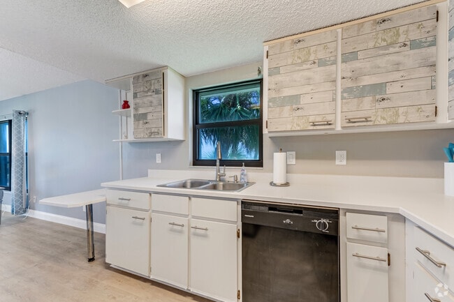 Building Photo - 3100 Ocean Shore Blvd Rental