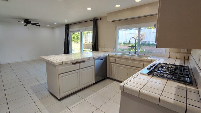 Photo - 1930 Adrian St