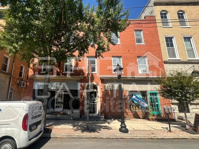 Building Photo - 11 W King St Rental
