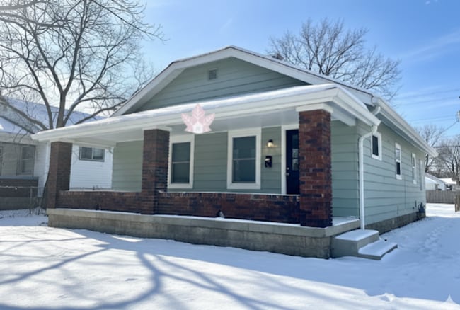 Photo - Warm and Welcoming 3 Bedroom 2 Bath Bungalow in a prime location!!!