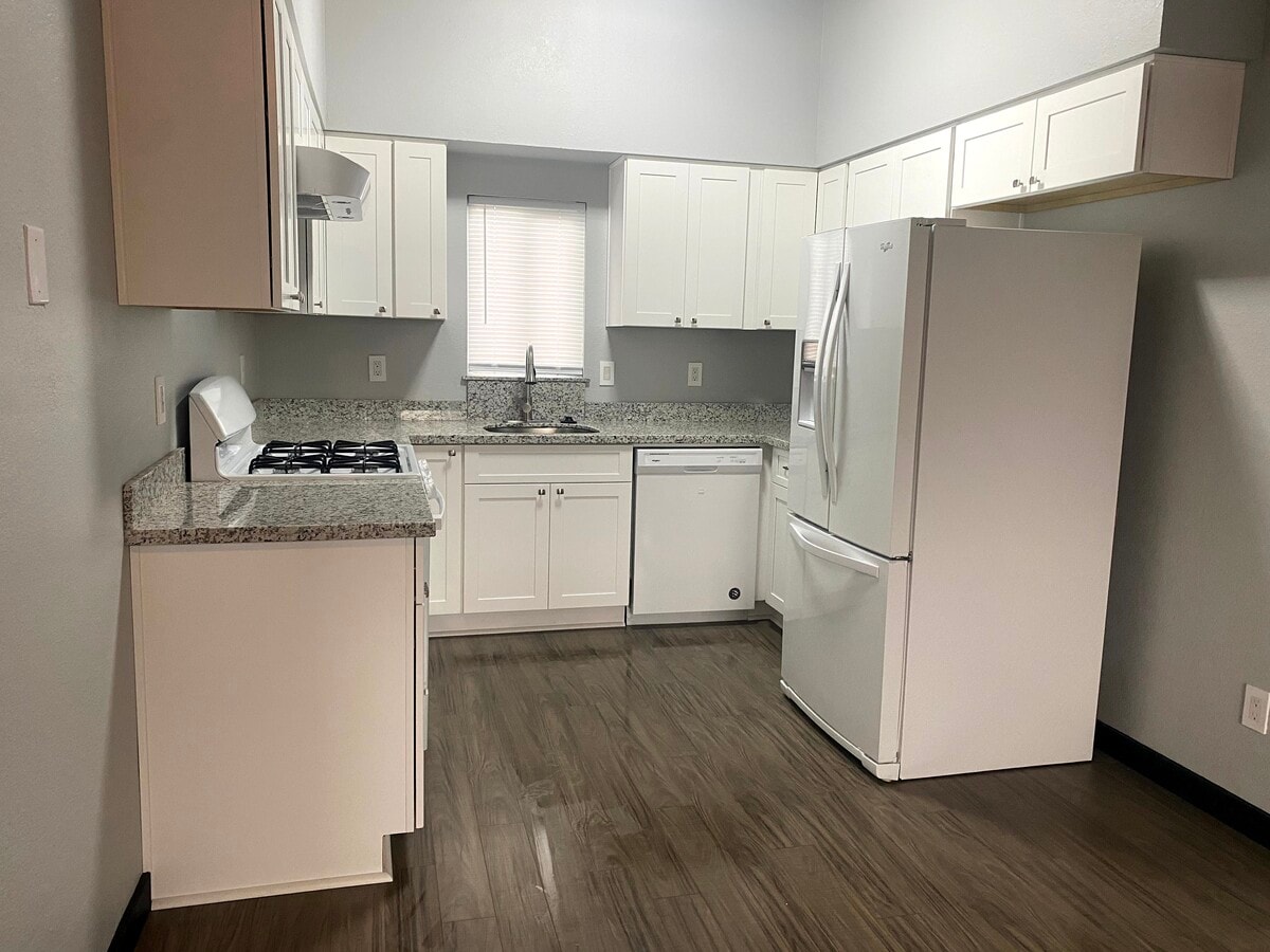 Photo - 217 W Clark St