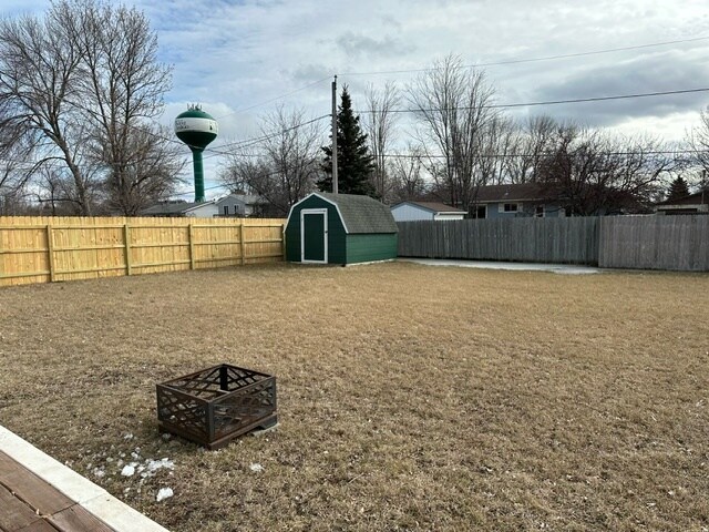 75'x85' back yard - 301 10 1/2 Ave E