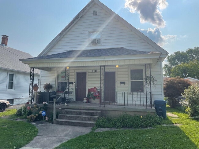 Stairway to Heaven — Charming 1 Bedroom with Upstairs Retreat