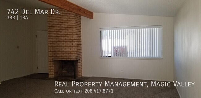 Photo - 742 Del Mar Dr