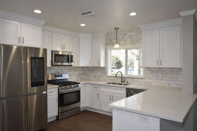 Photo - 600 Perkins Way