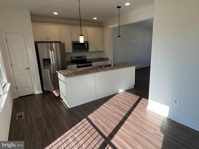 Photo - 220 Charterhouse St
