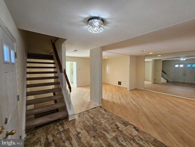 Building Photo - 6908-6910 Ten Timbers Ln
