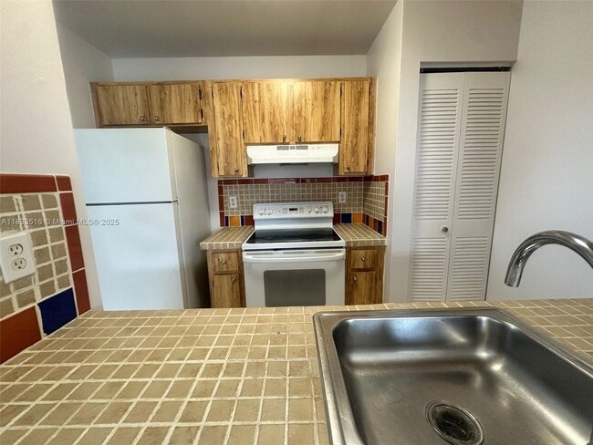 Building Photo - 9808 Hammocks Blvd Rental