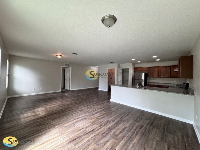 Photo - 8012 Hastings St