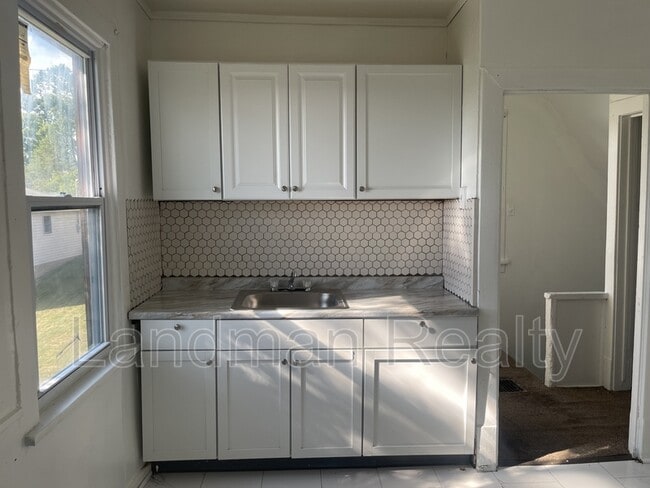 Building Photo - 1615 Cedar St Rental