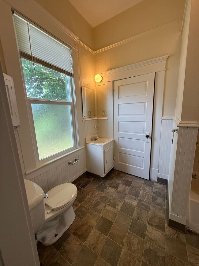 Photo - 2 Bedroom, 1 Bathroom Cottage in the heart of Bellingham!