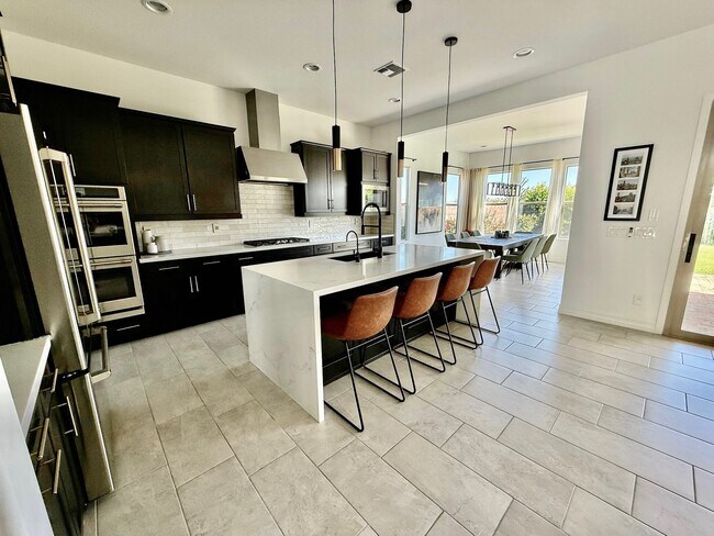 Photo - 10649 Thatcher Ave