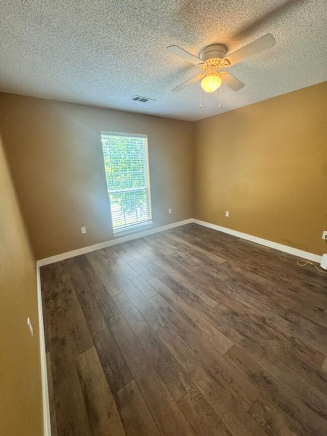 Photo - Spacious 4 Bedroom in South Crestview!