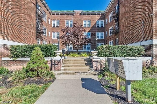 Building Photo - 6 Altamont Ct Unit 15 Rental