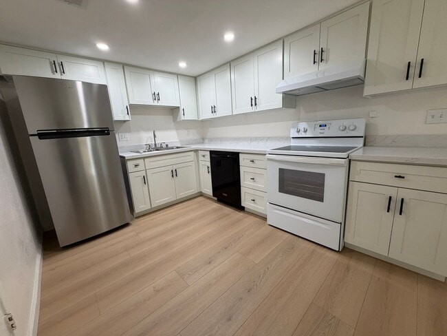 Building Photo - Newly Renovated 2-Bedroom Home with Large Yard – Pet Friendly in North Highlands! Move in Today!!!