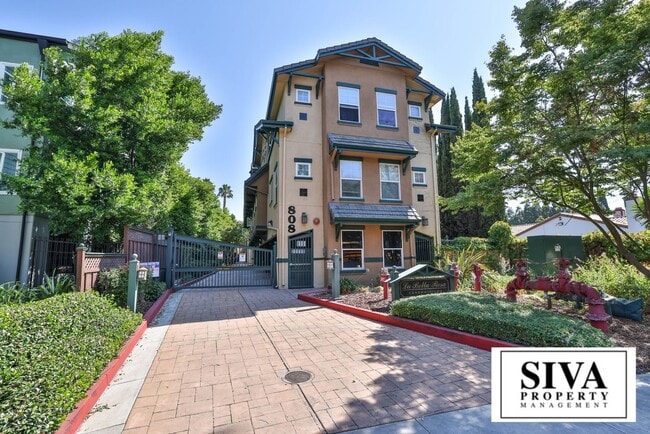 Building Photo - 808 Lenzen Ave