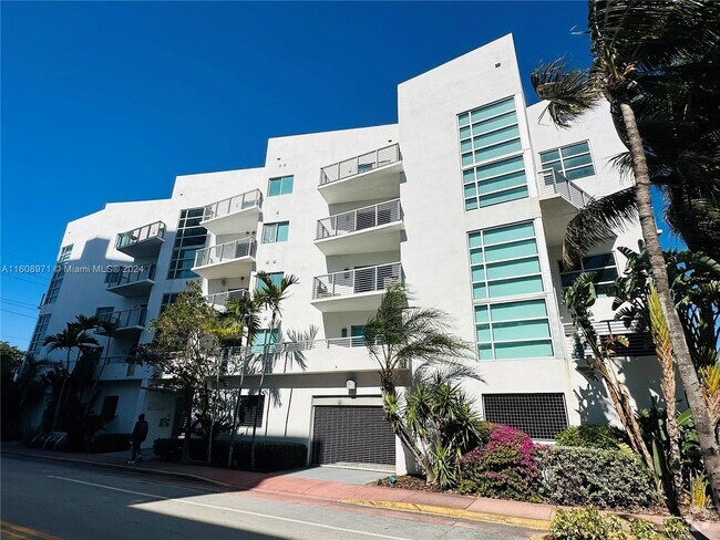 Building Photo - 7700 Collins Ave Unit 3 Rental